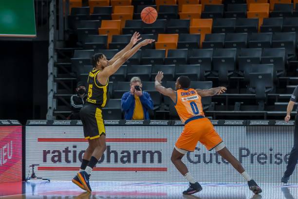 与莱昂纳德 与莱昂纳德