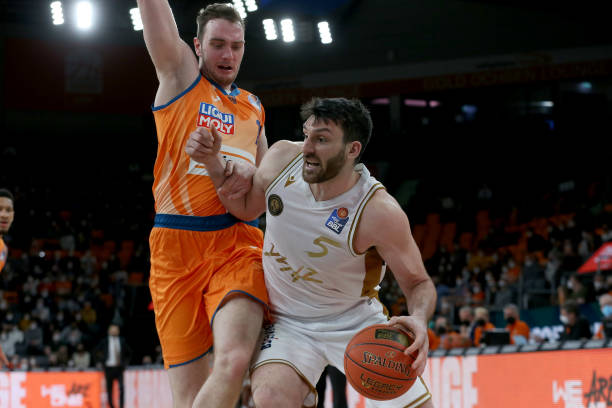 坚实的防守 坚实的防守